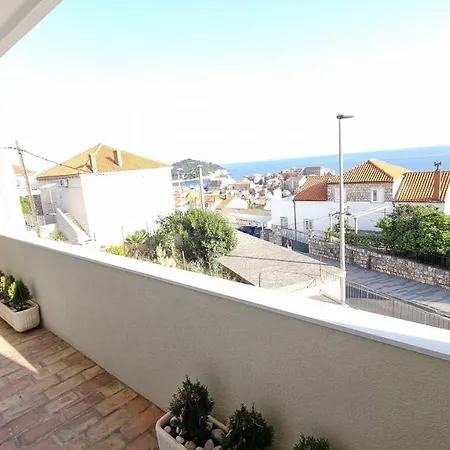 Gallery - View Of The Old Town & Free Parking *