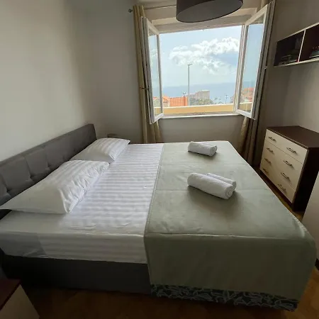 Gallery - View Of The Old Town & Free Parking