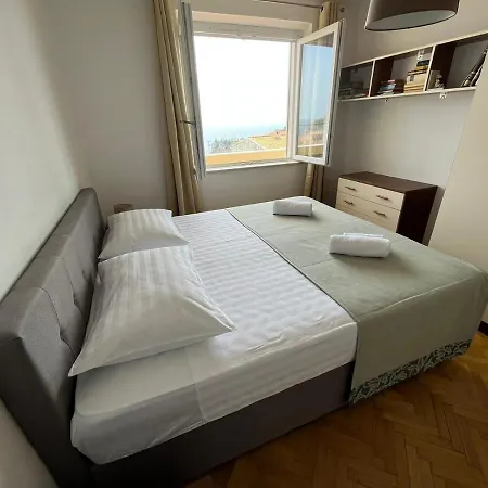 Gallery - View Of The Old Town & Free Parking *